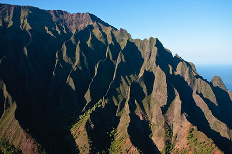 Hawaiian mountain landscape overlooking the ocean, representing Makana Academy’s commitment to growth, transformation, and professional education